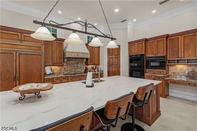 1526 Hermitage LN, Cape Coral, FL 33914