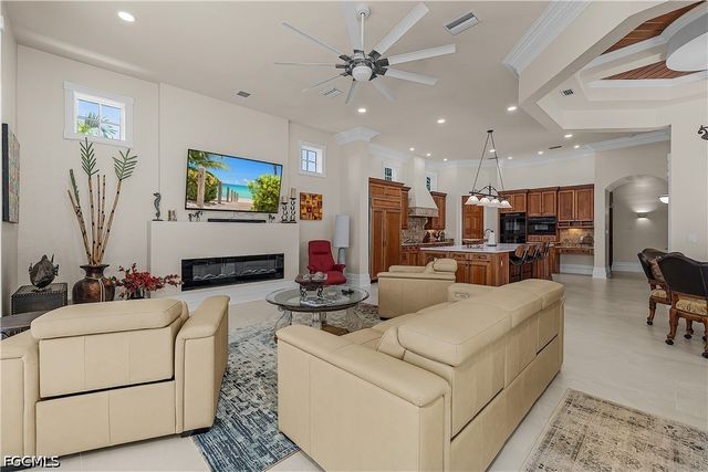 1526 Hermitage LN, Cape Coral, FL 33914