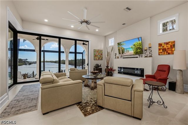 1526 Hermitage LN, Cape Coral, FL 33914