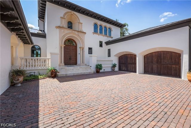 1526 Hermitage LN, Cape Coral, FL 33914