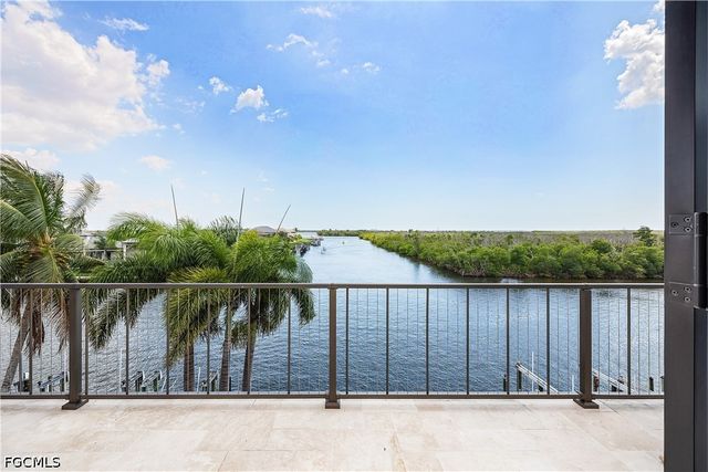 1526 Hermitage LN, Cape Coral, FL 33914