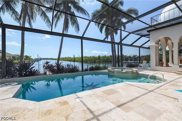 1526 Hermitage LN, Cape Coral, FL 33914