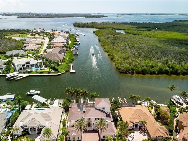 1526 Hermitage LN, Cape Coral, FL 33914