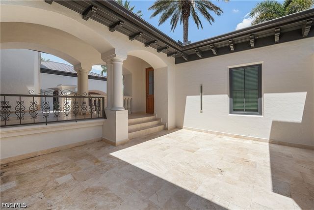 1526 Hermitage LN, Cape Coral, FL 33914