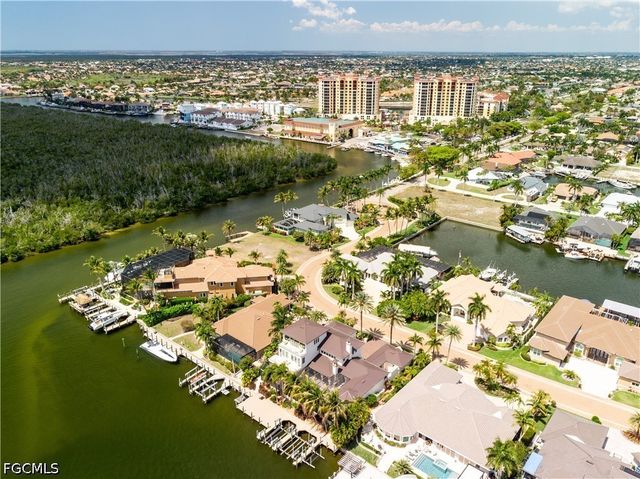 1526 Hermitage LN, Cape Coral, FL 33914