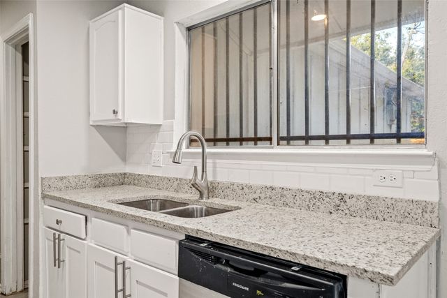 948 Carom Way, Dallas, TX 75217