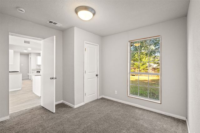 948 Carom Way, Dallas, TX 75217