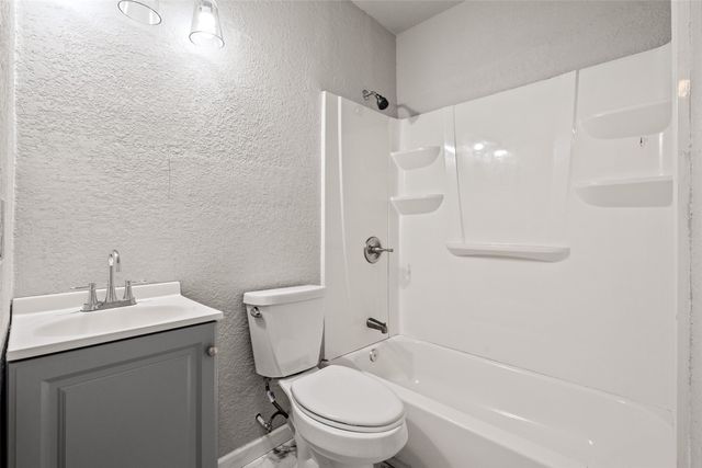 948 Carom Way, Dallas, TX 75217