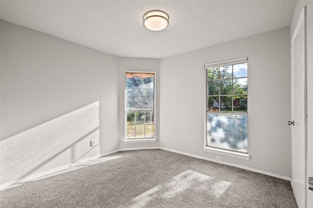 948 Carom Way, Dallas, TX 75217