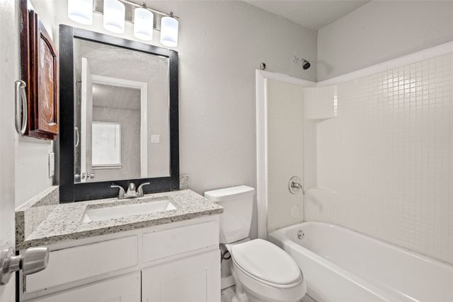 948 Carom Way, Dallas, TX 75217