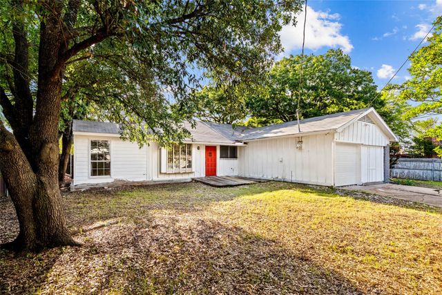 948 Carom Way, Dallas, TX 75217