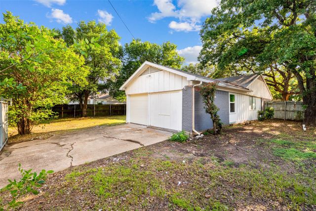 948 Carom Way, Dallas, TX 75217