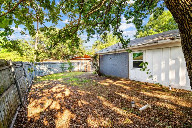 948 Carom Way, Dallas, TX 75217