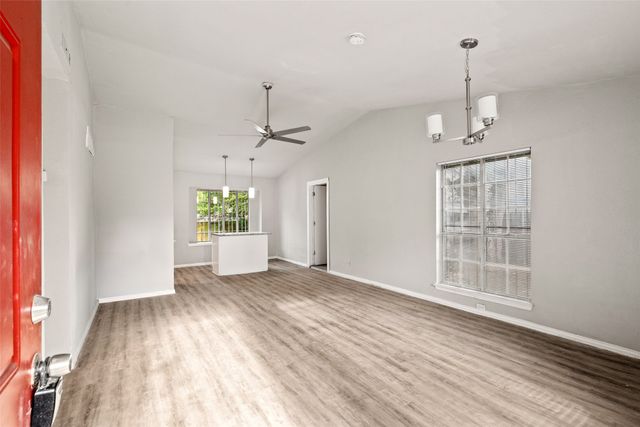 948 Carom Way, Dallas, TX 75217