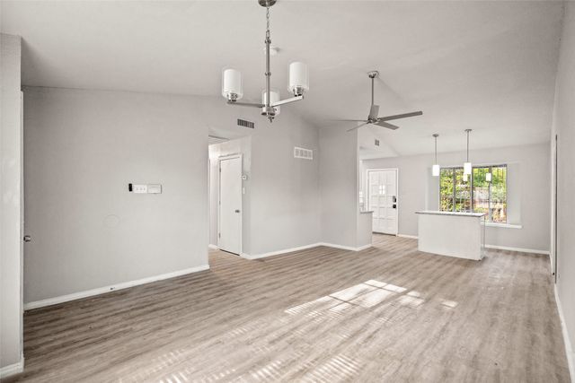 948 Carom Way, Dallas, TX 75217