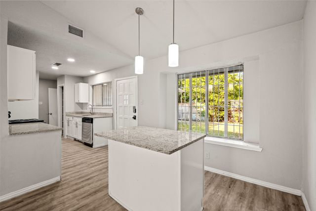 948 Carom Way, Dallas, TX 75217