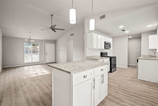 948 Carom Way, Dallas, TX 75217