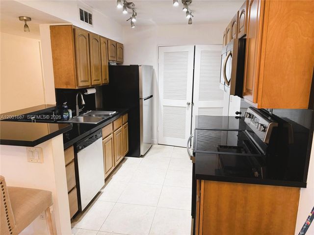 7483 SW 82nd St A102, Miami, FL 33143