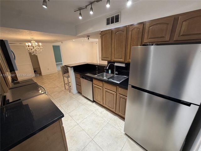 7483 SW 82nd St A102, Miami, FL 33143