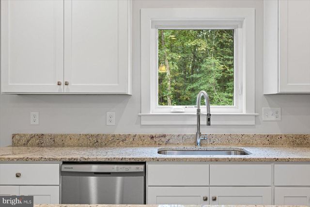 1 INDIANTOWN RD, King George, VA 22485