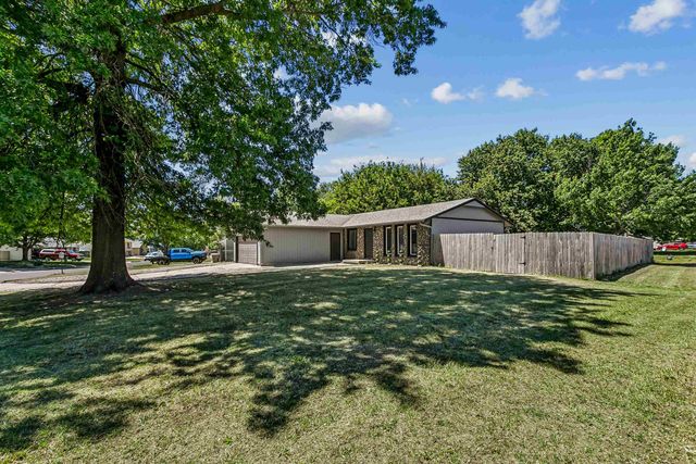 302 W Cherokee Dr, Kechi, KS 67067