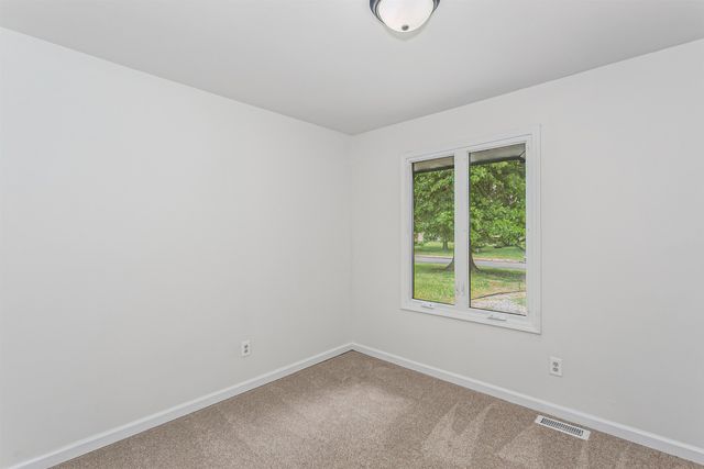 302 W Cherokee Dr, Kechi, KS 67067