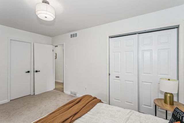 302 W Cherokee Dr, Kechi, KS 67067