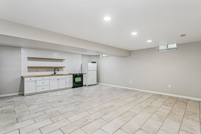 302 W Cherokee Dr, Kechi, KS 67067