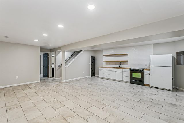 302 W Cherokee Dr, Kechi, KS 67067