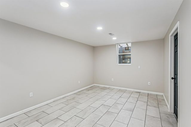 302 W Cherokee Dr, Kechi, KS 67067