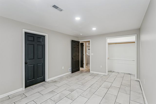 302 W Cherokee Dr, Kechi, KS 67067