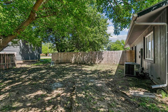 302 W Cherokee Dr, Kechi, KS 67067