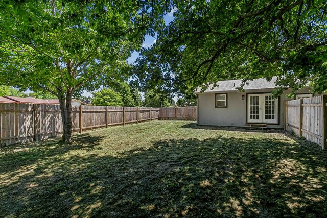 302 W Cherokee Dr, Kechi, KS 67067