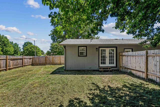 302 W Cherokee Dr, Kechi, KS 67067