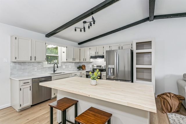 302 W Cherokee Dr, Kechi, KS 67067