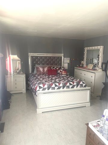 1852 Center Drive, Carpentersville, IL 60110