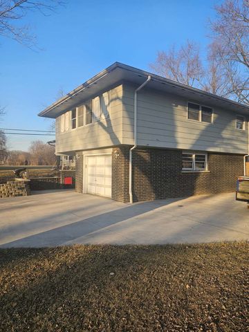 1852 Center Drive, Carpentersville, IL 60110