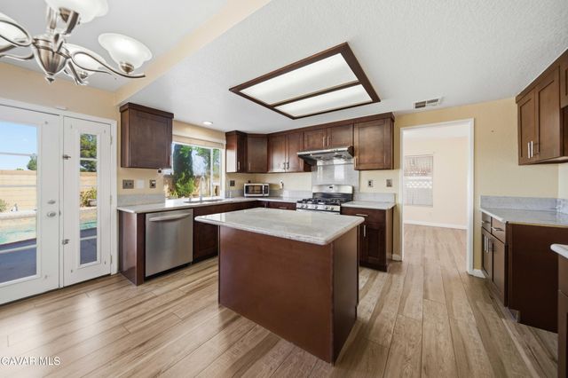 39216 Beacon Lane, Palmdale, CA 93551