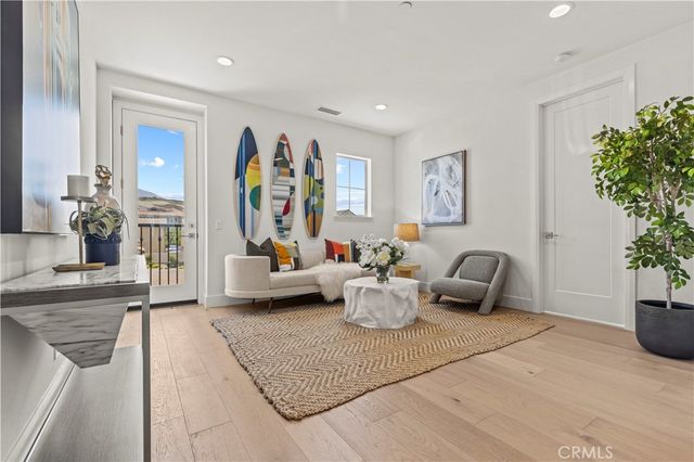 1186 Viejo Hills Dr, Lake Forest, CA 92610