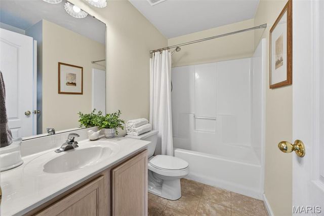 1601 Broadsword Lane, Lake St Louis, MO 63367