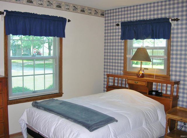 5733 Garden Valley Road, Newburgh, IN 47630