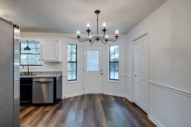308 Oakdale Dr, White House, TN 37188