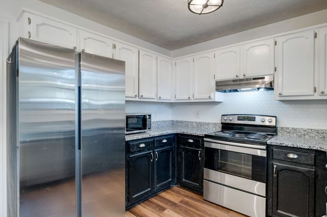 308 Oakdale Dr, White House, TN 37188