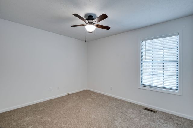 308 Oakdale Dr, White House, TN 37188