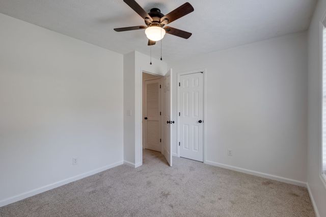 308 Oakdale Dr, White House, TN 37188