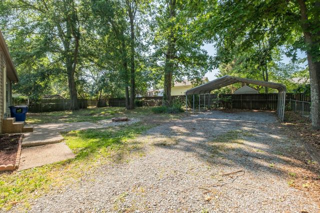 308 Oakdale Dr, White House, TN 37188