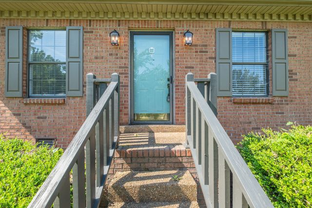 308 Oakdale Dr, White House, TN 37188