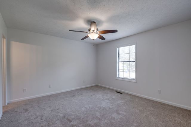 308 Oakdale Dr, White House, TN 37188