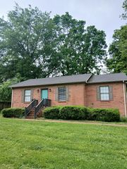 308 Oakdale Dr, White House, TN 37188