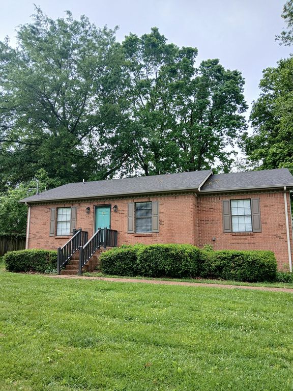 308 Oakdale Dr, White House, TN 37188